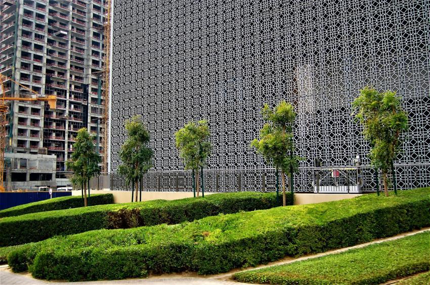 Well-groomed territory in front of the building