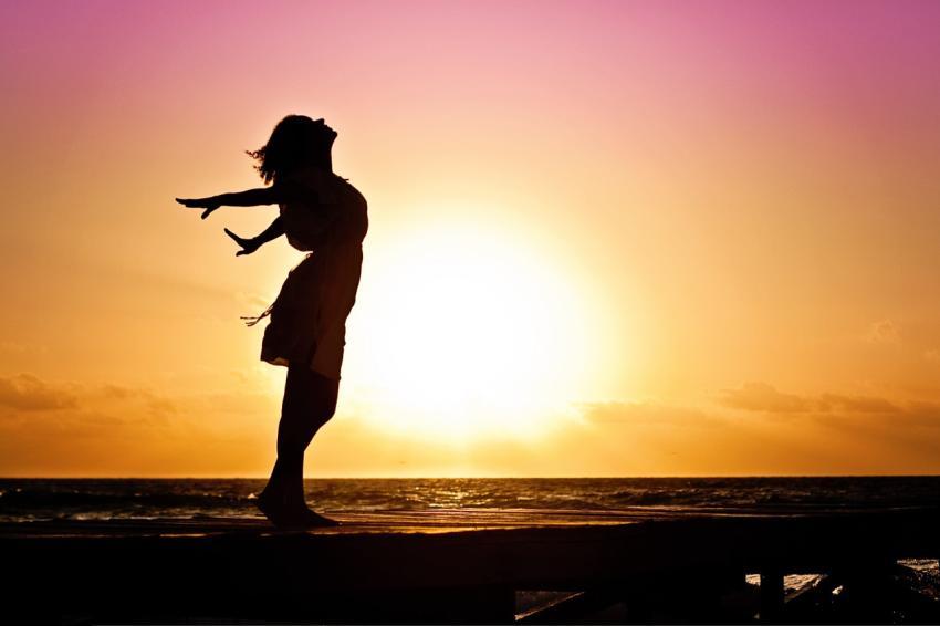 silhouette girl at sunset