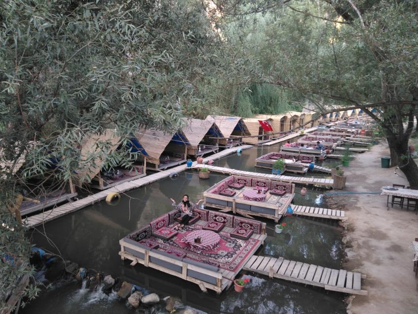 river,restaurant
