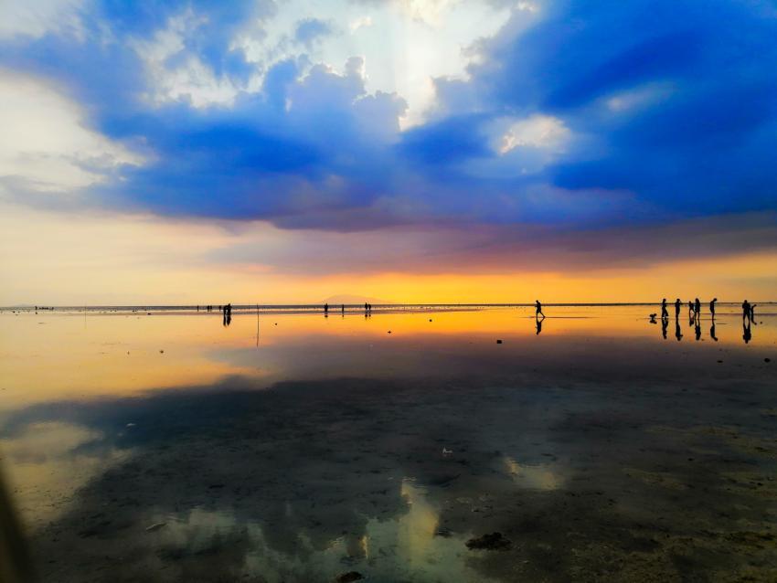 silhouettes of people at sunset