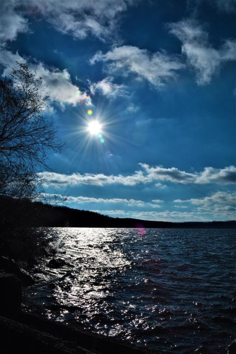 the sun over the lake